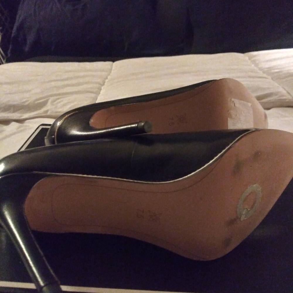 Shoes - Picture 2 of 5